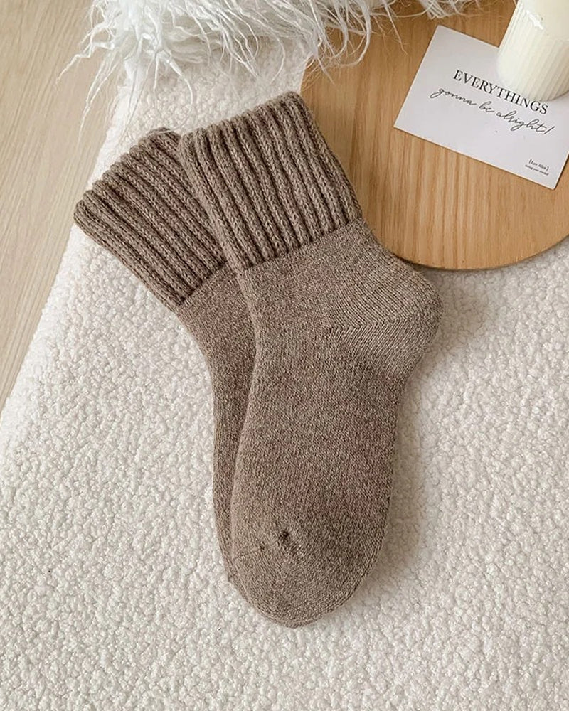 5-Pack Warm Thick Knit Soft Casual Mid-Tube Plush Socks Secondary image