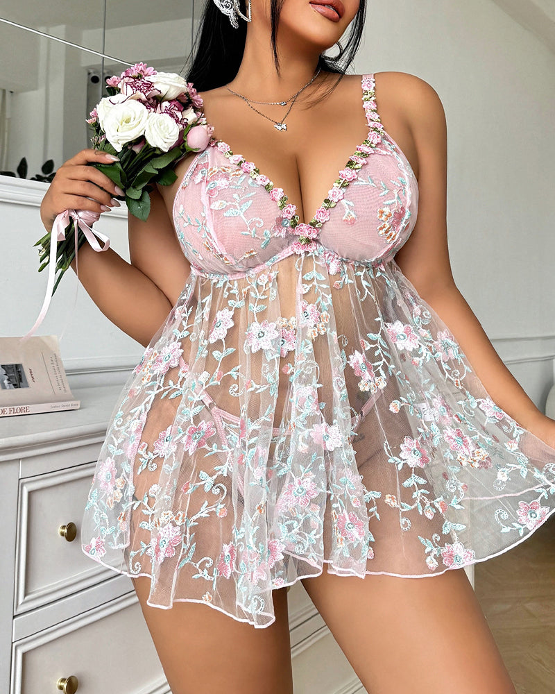 Plus Size Sexy V-neck Floral Sheer Mesh Camisole Nightgown Set Main image