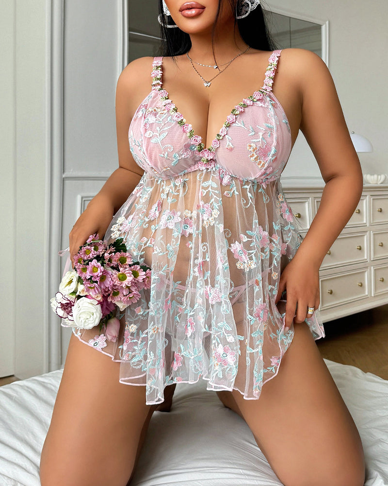 Plus Size Sexy V-neck Floral Sheer Mesh Camisole Nightgown Set Secondary image
